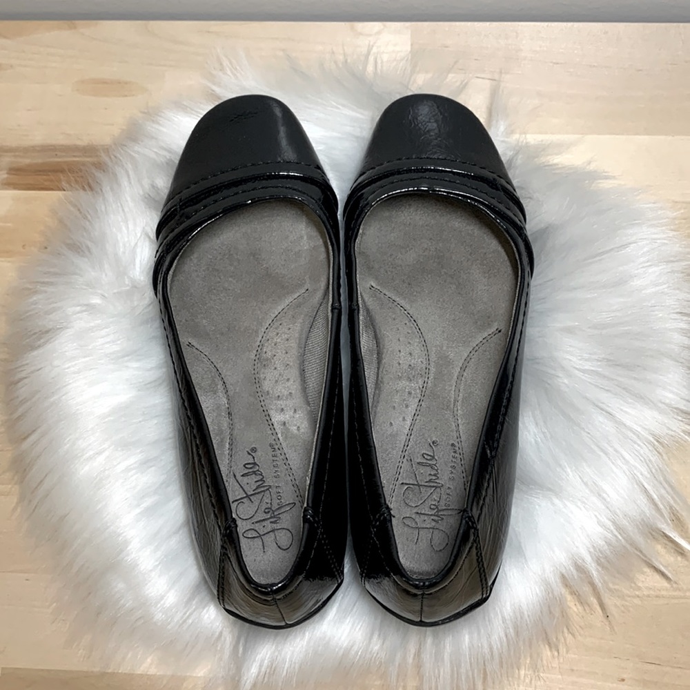 Life stride size 7 black flats